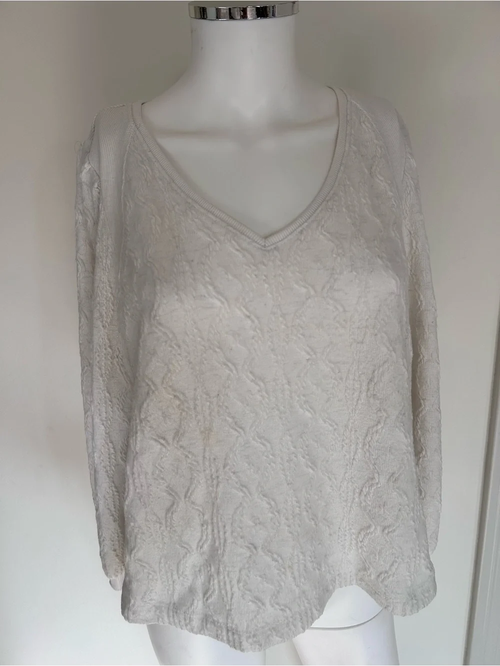 Democracy Ivory Textured V-Neck Split Sleeve Top | Sz PM